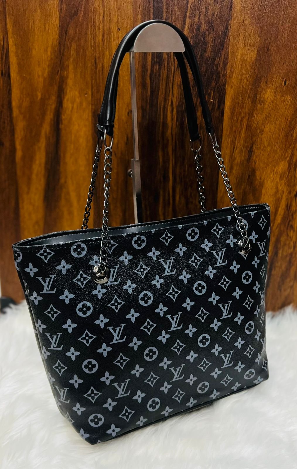 Elite Square-Buckle Shoulder Bag