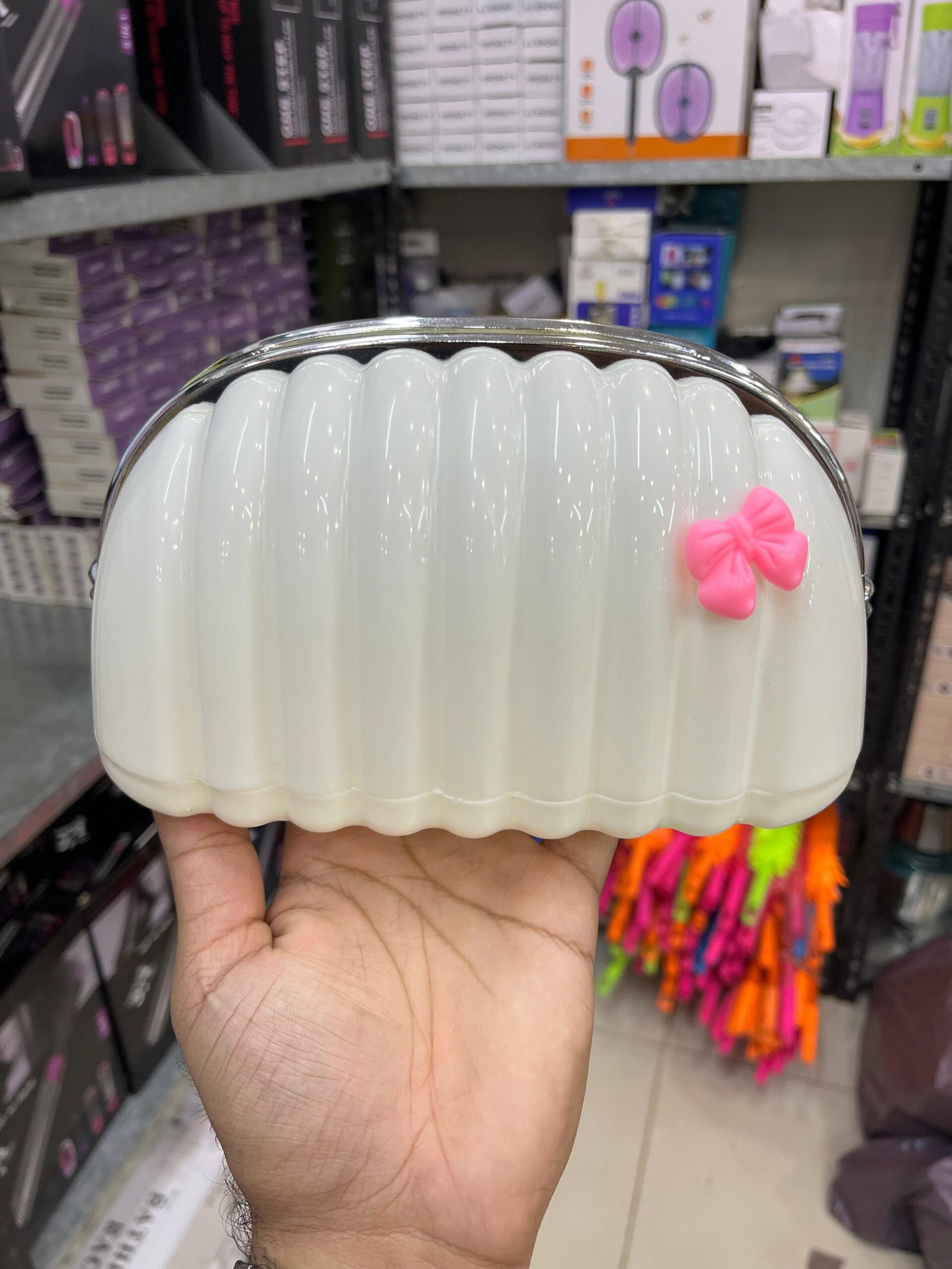 Elegant Shell-Shaped Tissue Box